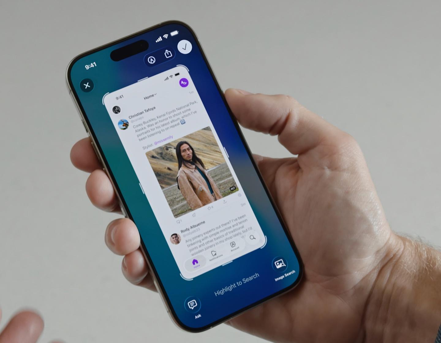苹果 iOS26 正式发布；余承东晒华为 Pura 80 Pro 真机；泡泡玛特否认进军 AI 玩具