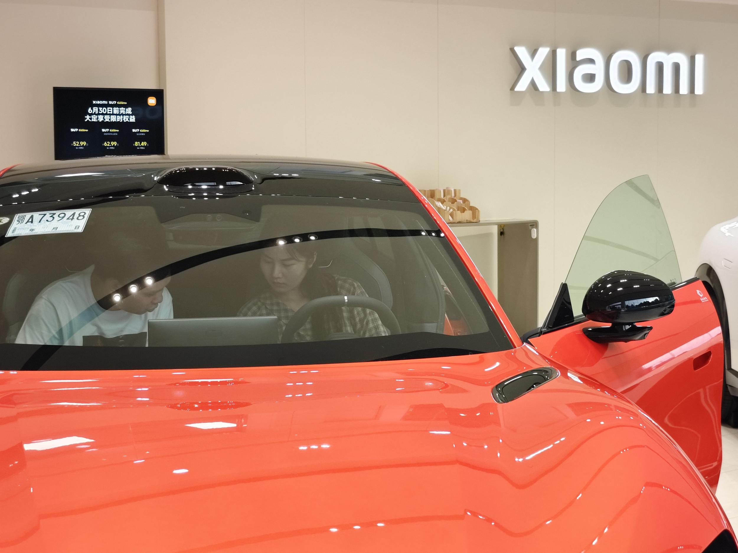 雷军：YU7 订单女性用户占 30%；传字节已量产千台机器人；淘宝闪购宣布 500 亿补贴｜极客早知道