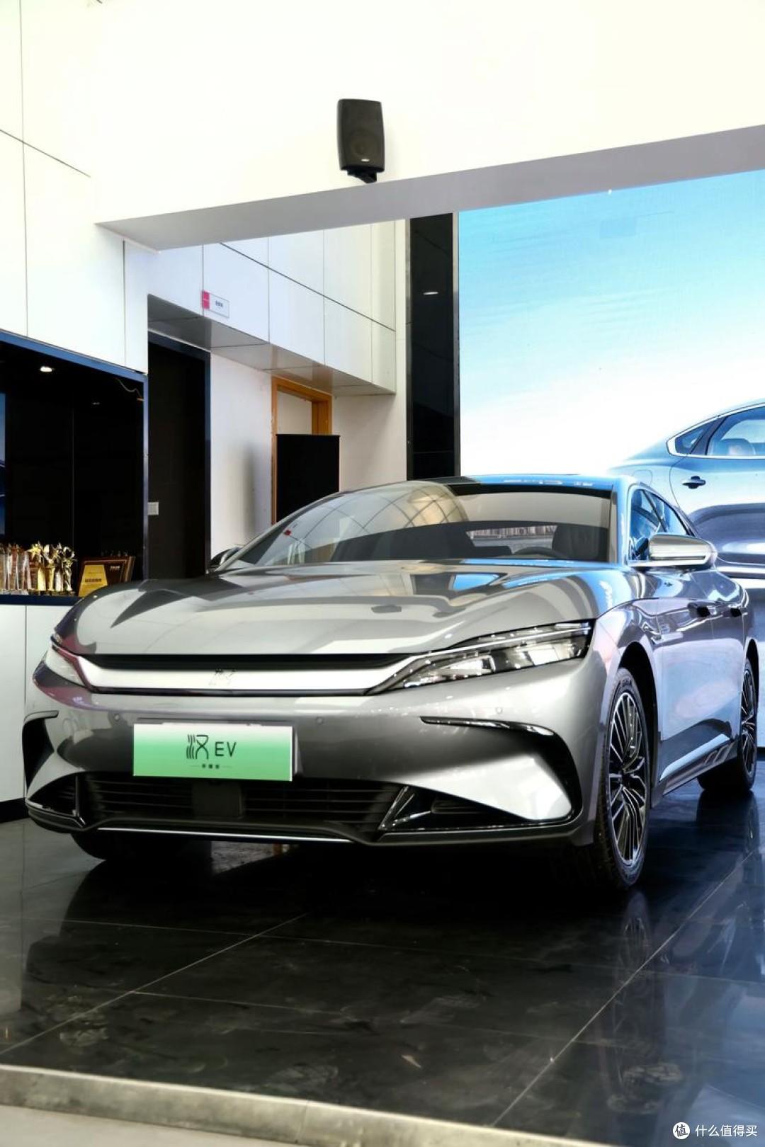 2025车市大洗牌：有人半年卖出200万辆，有人却快掉队了