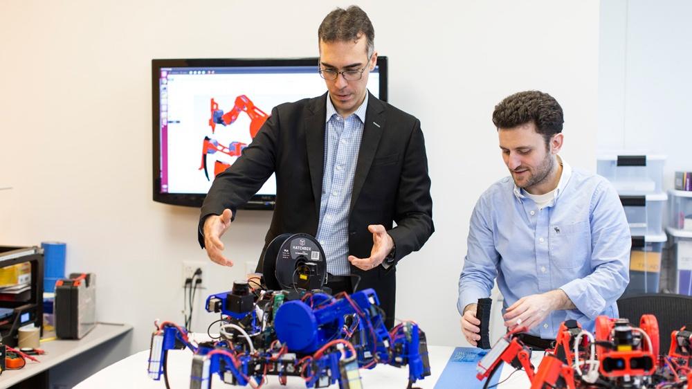 智元、宇树扎堆上市，半年 300 亿融资背后，机器人赛道「太火了」？