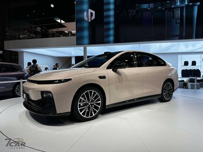 8.98 万元的 B01，零跑推了一辆「半价 Model3」！